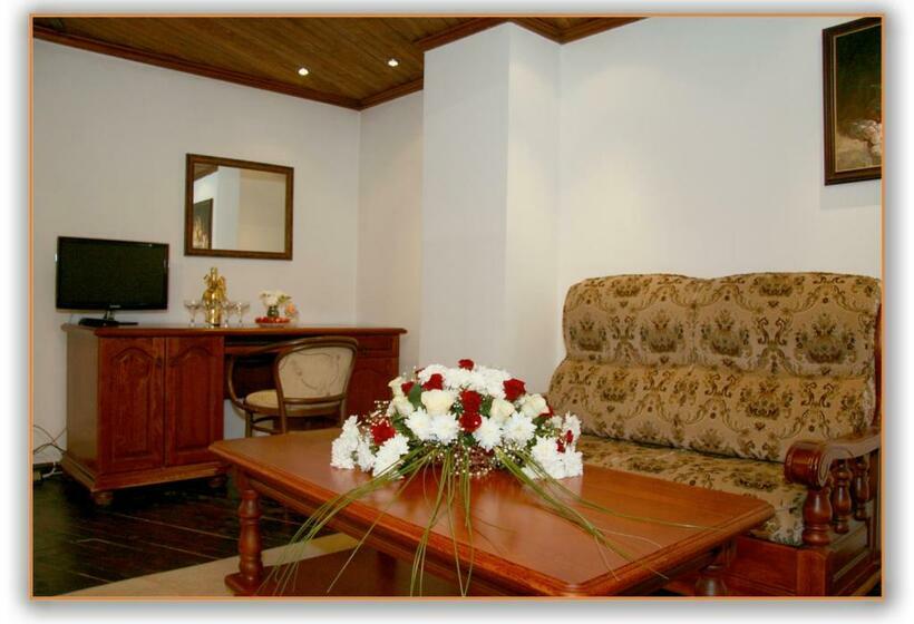 חדר קומפורט, Art M Gallery