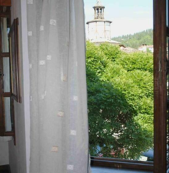 חדר קומפורט, Art M Gallery