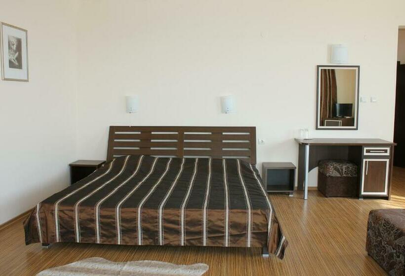 스위트, At The American S