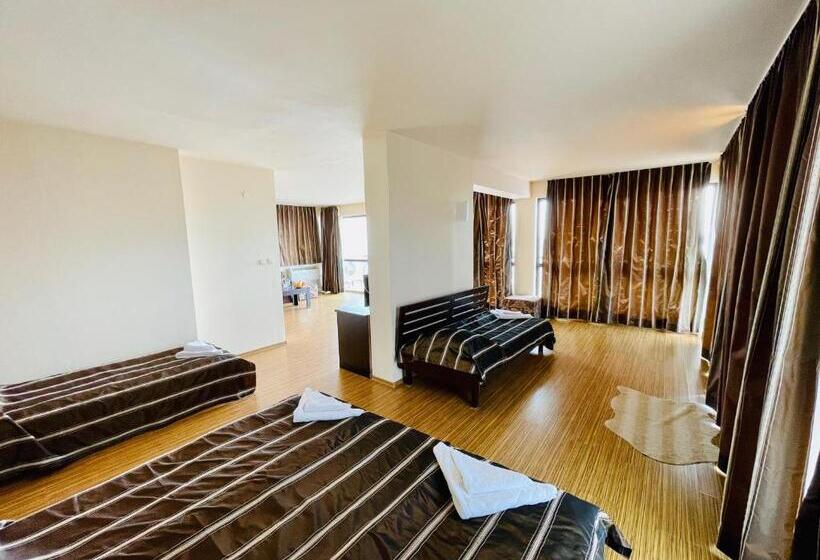 스탠다드 스튜디오 바다 전망, At The American S