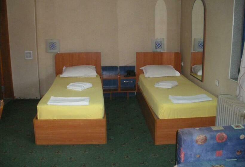 스탠다드 룸, Brani Family