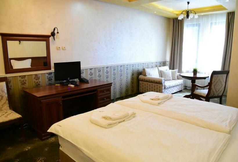 标准间, Complex Praveshki Hanove