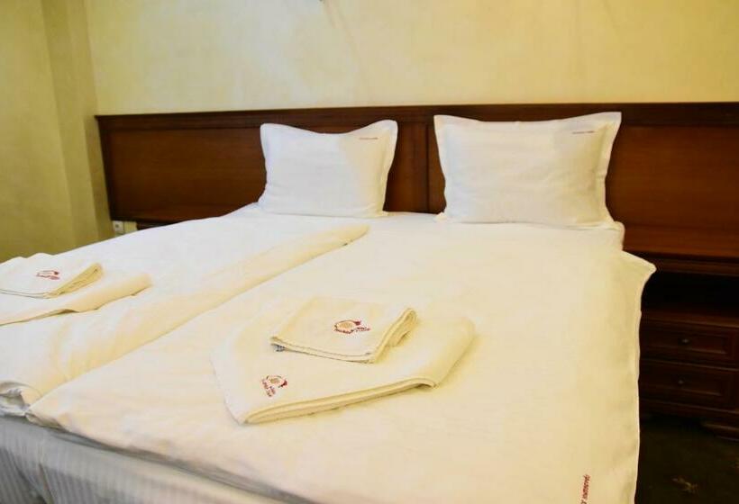 标准间, Complex Praveshki Hanove