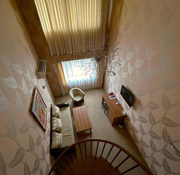 メゾネットスイート, Elit