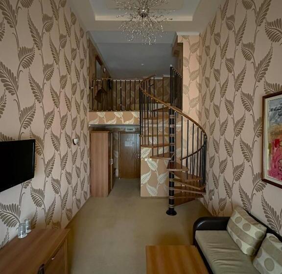 メゾネットスイート, Elit