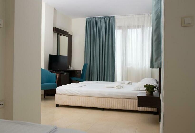 小型套房带城市景观, Ema