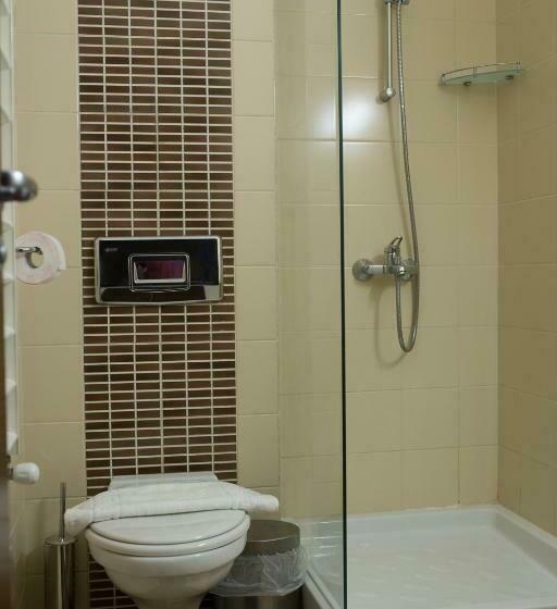 小型套房带城市景观, Ema