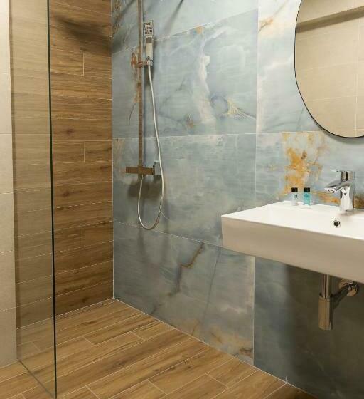 高级海景房, Ema