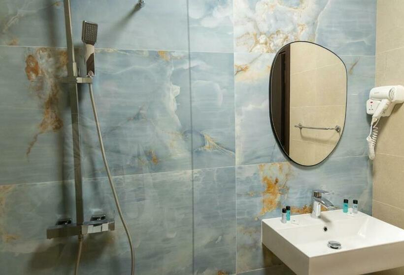 高级海景房, Ema