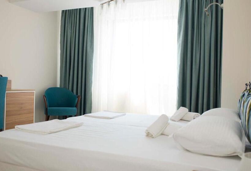 Triple Room Sea View, Ema