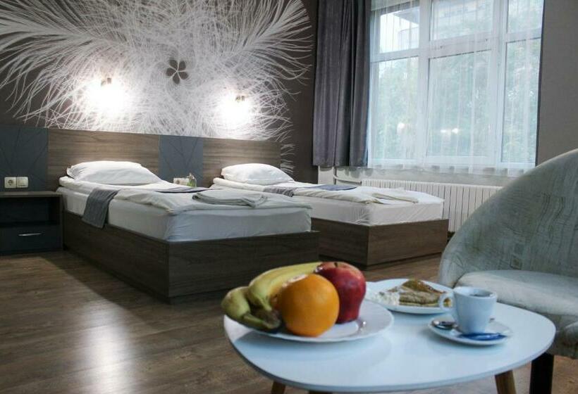 חדר דלוקס, Ezeroto