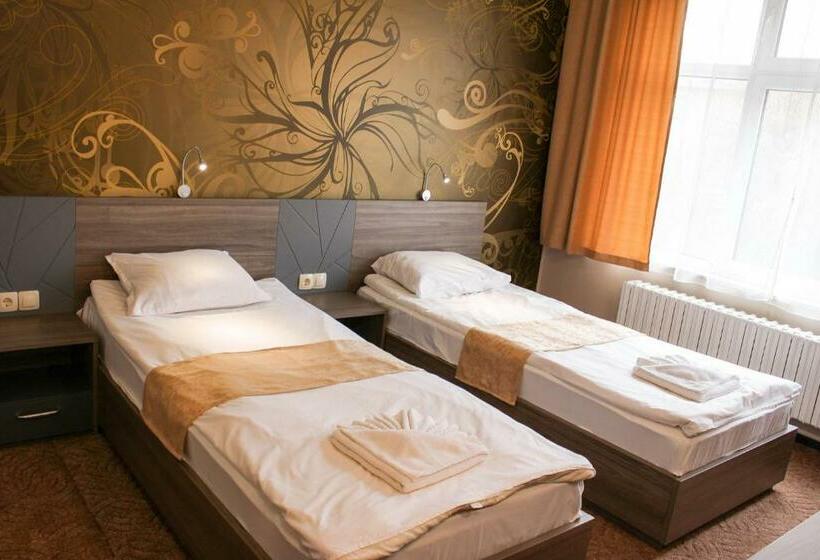 חדר דלוקס, Ezeroto