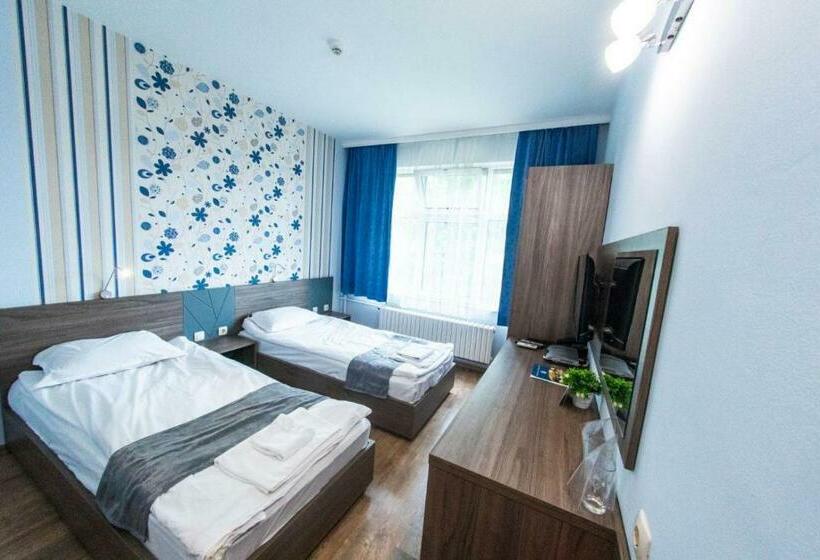 חדר דלוקס, Ezeroto