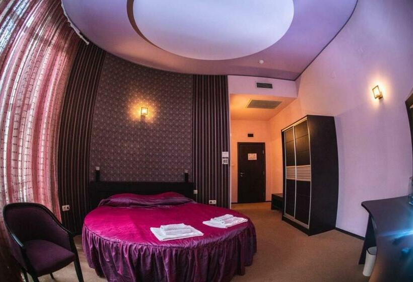 חדר דלוקס, Ezeroto