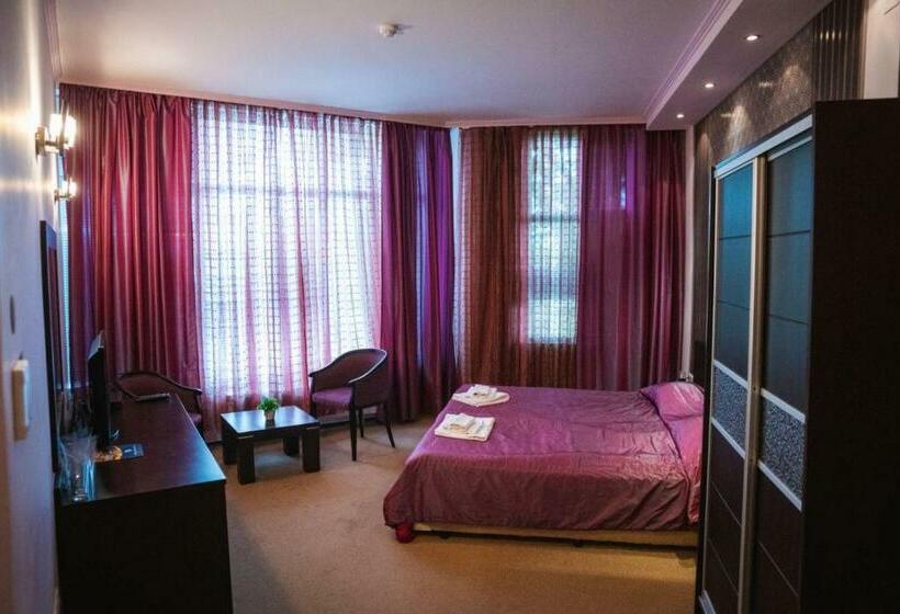 חדר דלוקס, Ezeroto