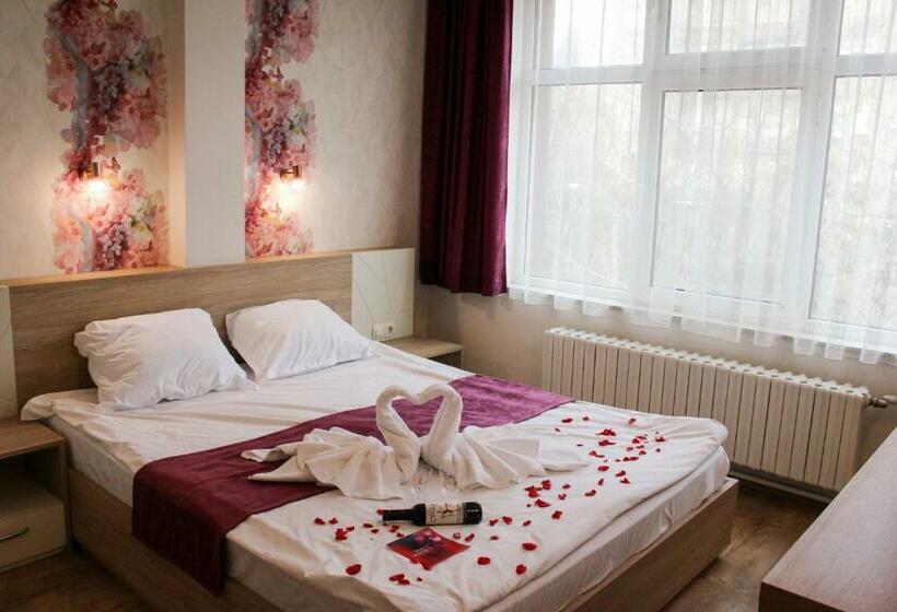 חדר דלוקס, Ezeroto