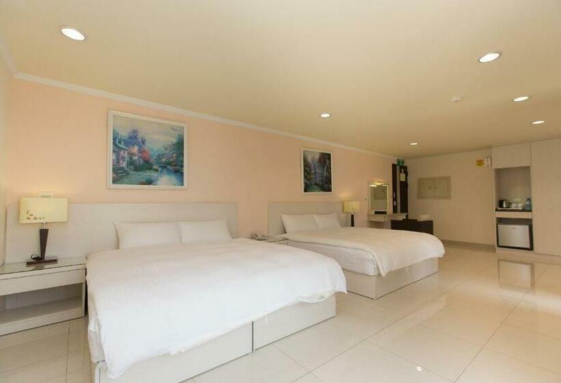 اتاق استاندارد چهار تخته, F Hotel Sanyi