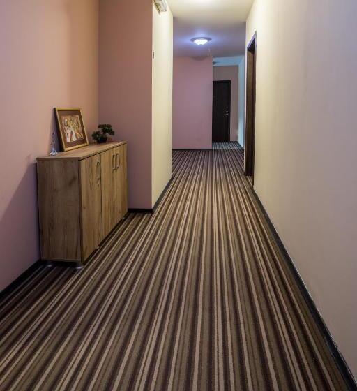 스탠다드 트리플 룸, Hanovete