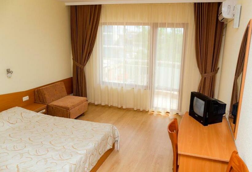 غرفة قياسية مزوَّدة بشُرفة, Hostel Malibu