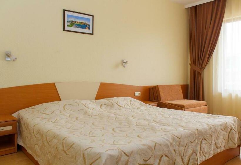 غرفة قياسية مزوَّدة بشُرفة, Hostel Malibu