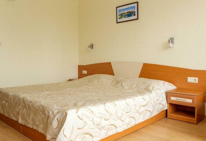 غرفة قياسية مزوَّدة بشُرفة, Hostel Malibu