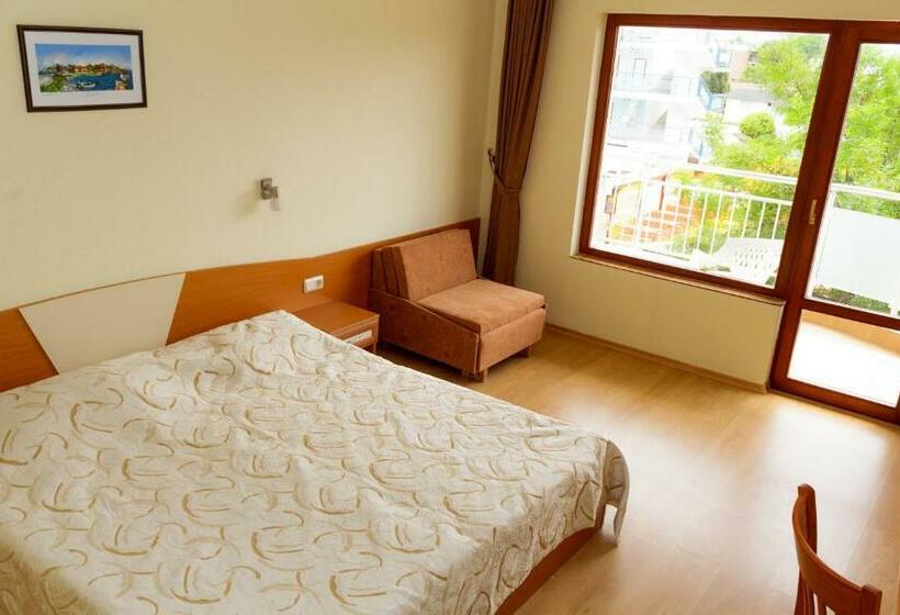 غرفة قياسية مزوَّدة بشُرفة, Hostel Malibu