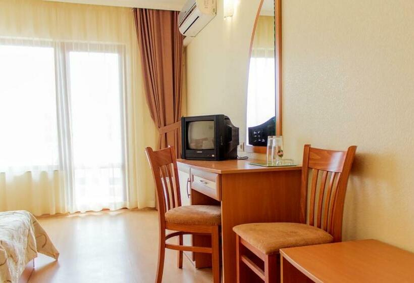 غرفة قياسية مزوَّدة بشُرفة, Hostel Malibu