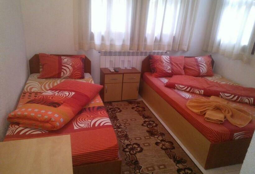 スタンダードトリプルルーム, Mario Complex