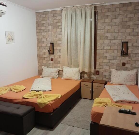 スタンダードトリプルルーム, Mario Complex