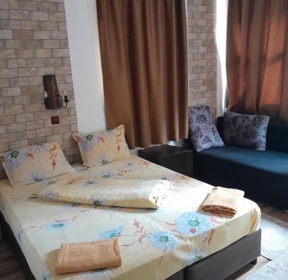 スタンダード4人部屋, Mario Complex