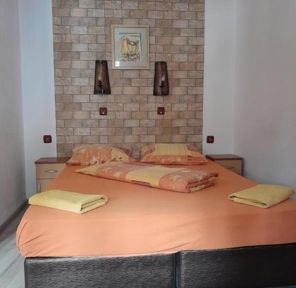 スタンダード4人部屋, Mario Complex