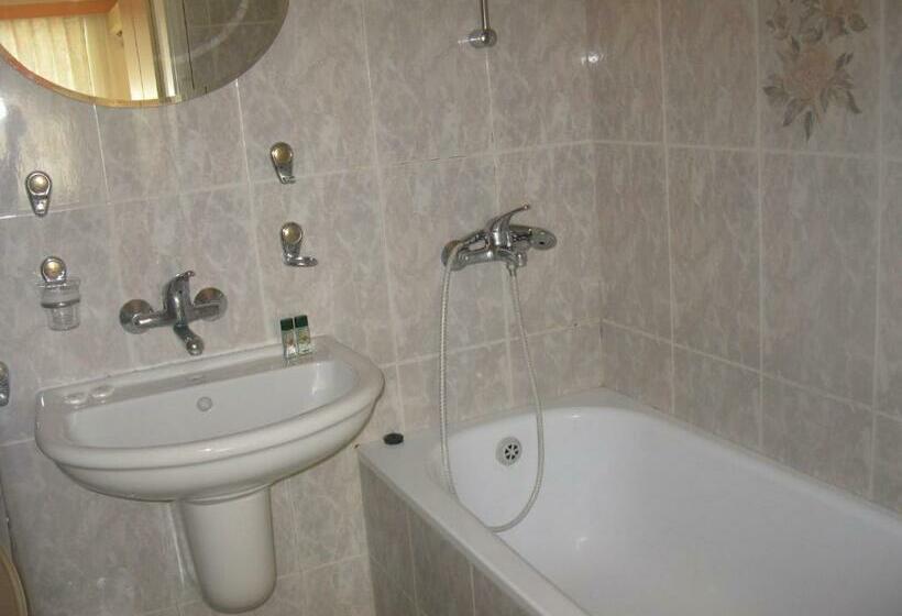 スタンダードルーム, Peter