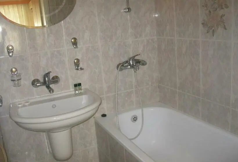 Quarto Estandar, Peter