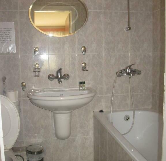 スタンダードルーム, Peter