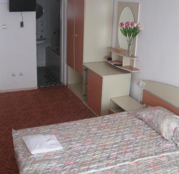 エコノミールーム, Peter