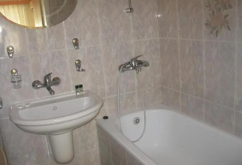 Quarto Economy, Peter