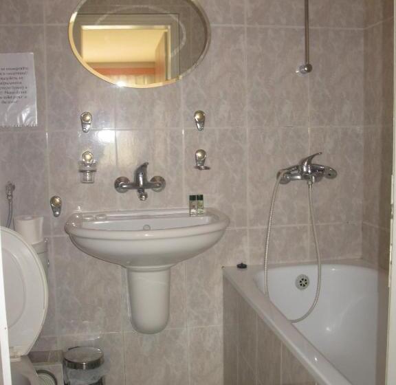 オーシャンビュースタンダードルーム, Peter