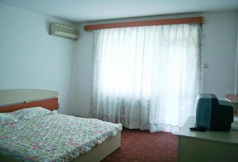 オーシャンビュースタンダードルーム, Peter