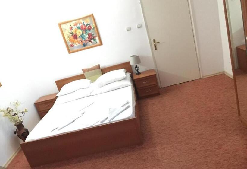 スイート（家族用）, Peter