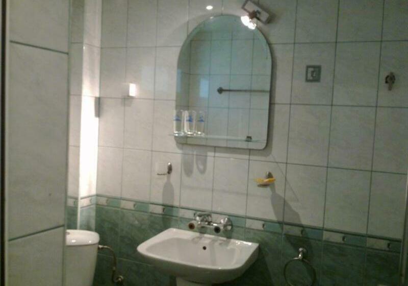 基本三人间, Rai