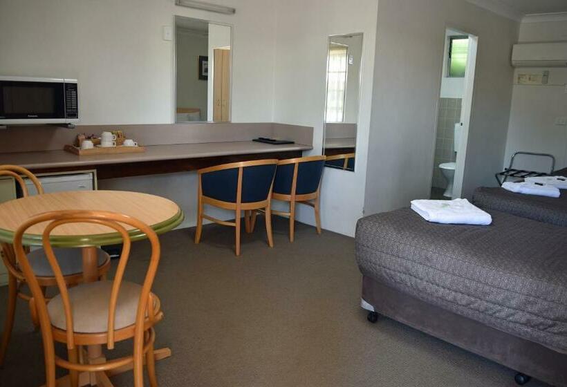 家庭间, Ten Dollar Town Motel