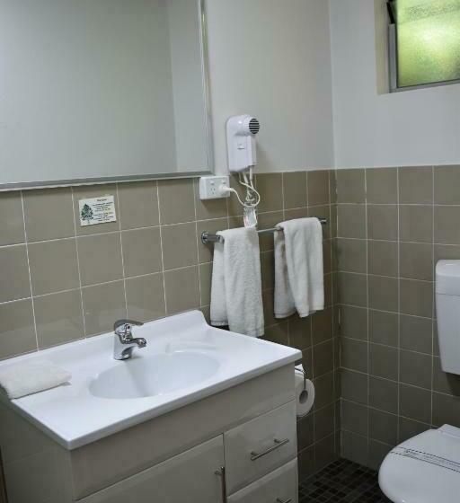 家庭间, Ten Dollar Town Motel