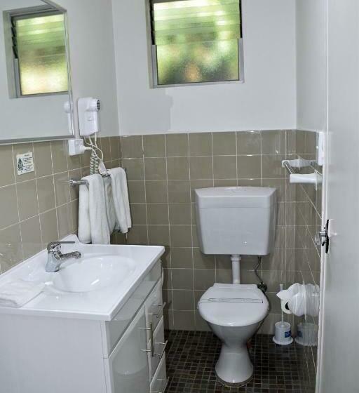 家庭间, Ten Dollar Town Motel