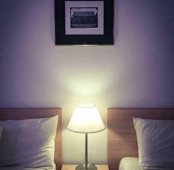 标准间, Ten Dollar Town Motel