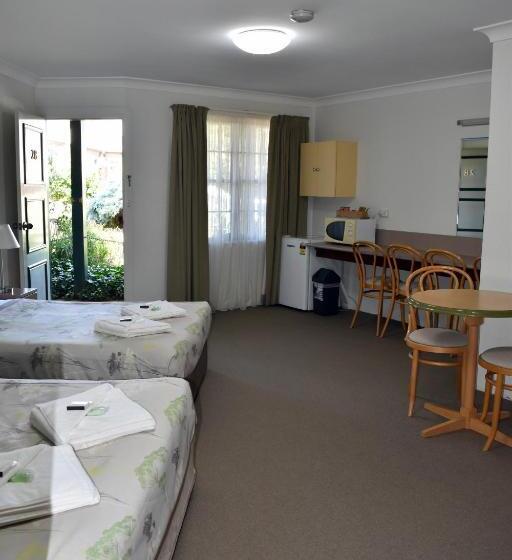 家庭间, Ten Dollar Town Motel