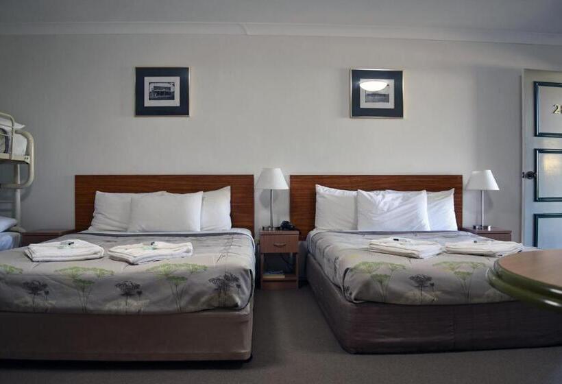 家庭间, Ten Dollar Town Motel