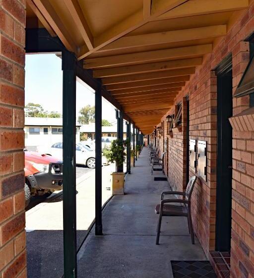 豪华家庭房间, Ten Dollar Town Motel