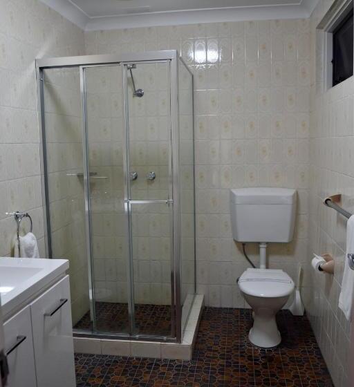 豪华家庭房间, Ten Dollar Town Motel