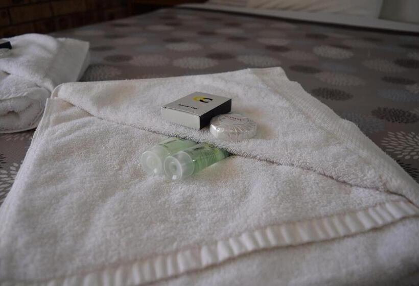 豪华家庭房间, Ten Dollar Town Motel