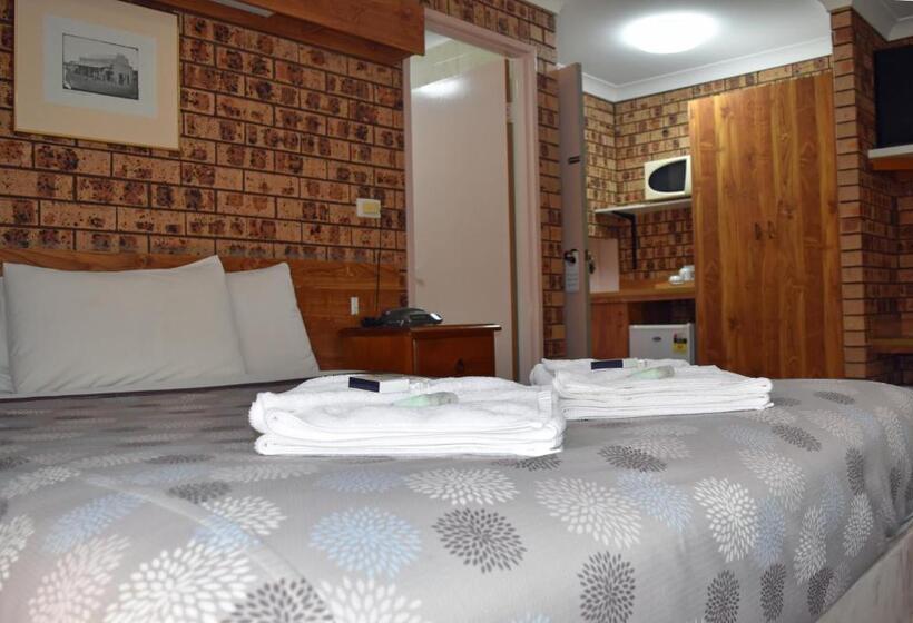 豪华家庭房间, Ten Dollar Town Motel